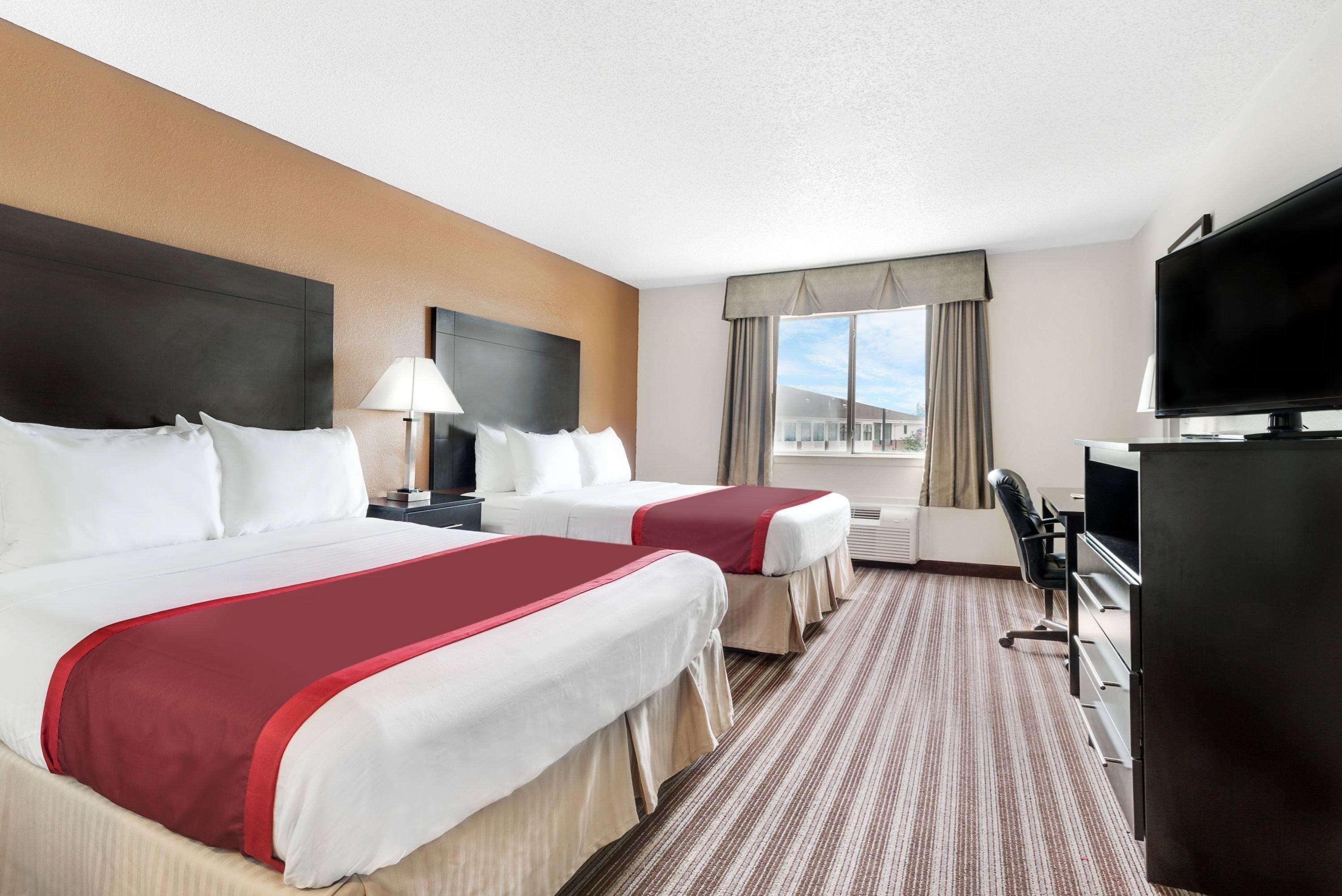 Days Inn & Suites By Wyndham Dallas Buitenkant foto