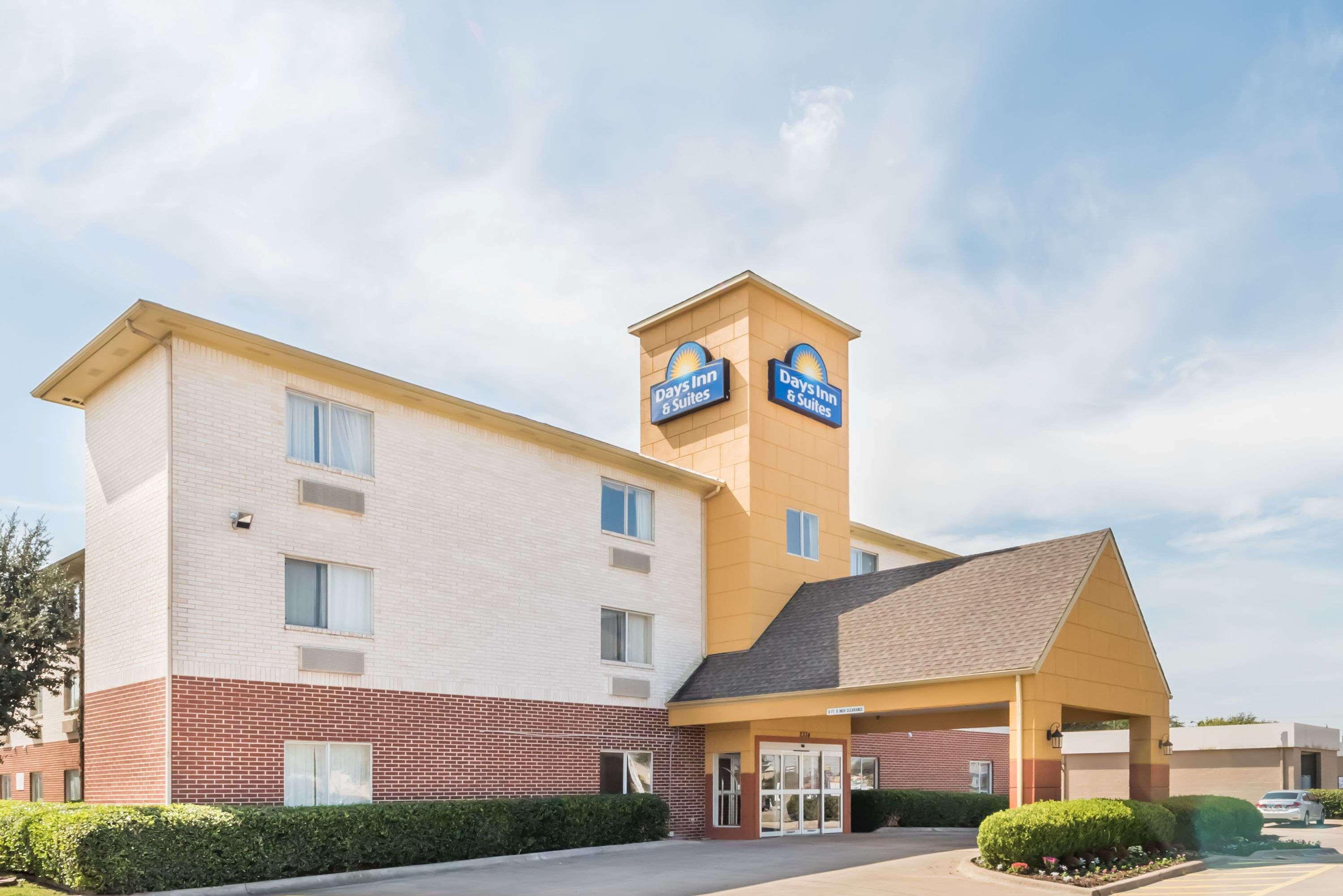 Days Inn & Suites By Wyndham Dallas Buitenkant foto
