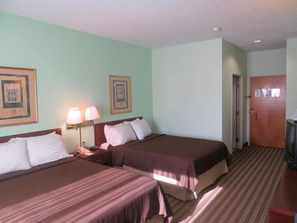 Days Inn & Suites By Wyndham Dallas Buitenkant foto