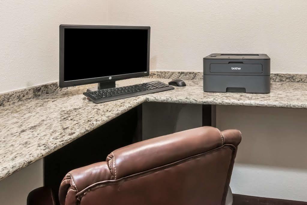 Days Inn & Suites By Wyndham Dallas Buitenkant foto